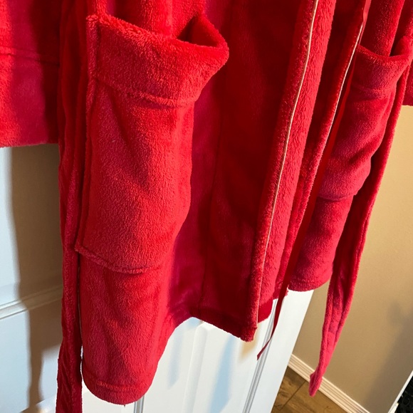 Pink Robe - Picture 3 of 4